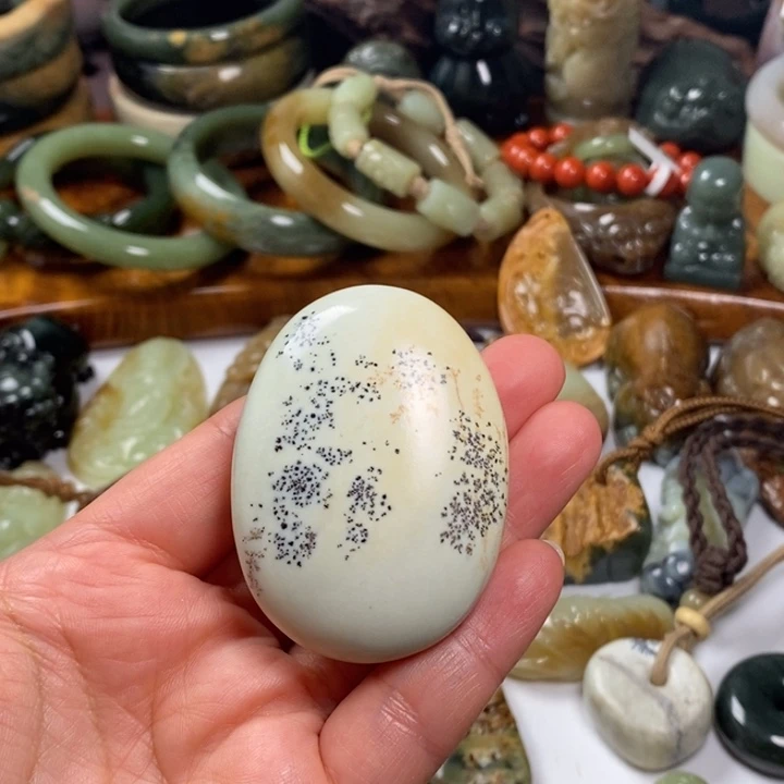 飘***雪和田玉未镶嵌手镯