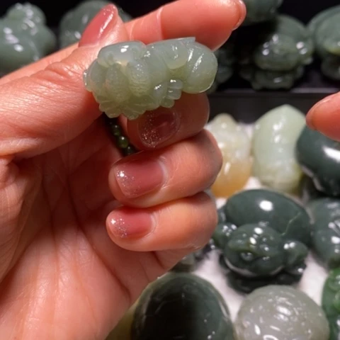 颈饰未镶嵌和田玉（糖玉）