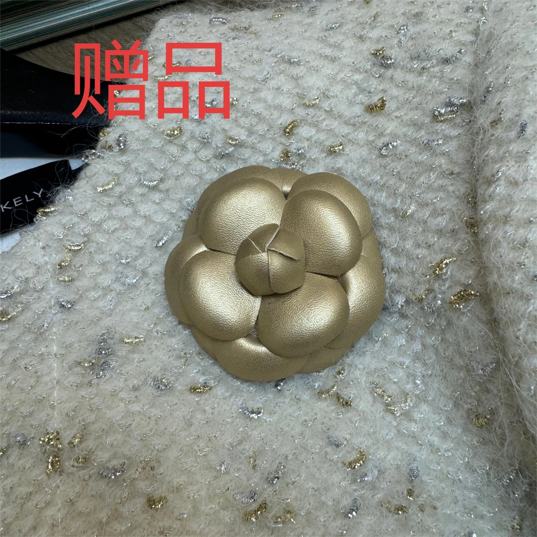 非金属皮质胸针 赠品勿拍6cm纯手金色工制作小香风（山茶花胸花）