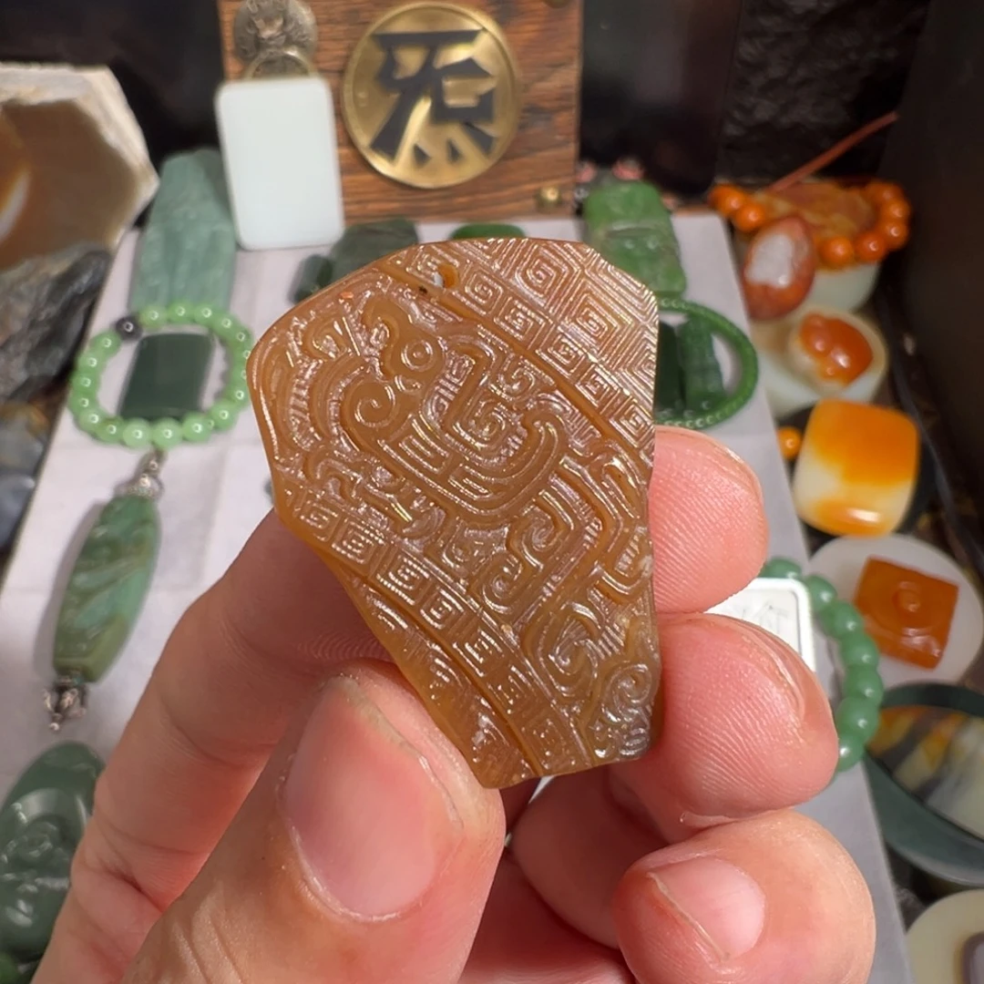和田玉未镶嵌颈饰新疆且末红糖手工雕玄鸟残片背面飘棉半买半送价