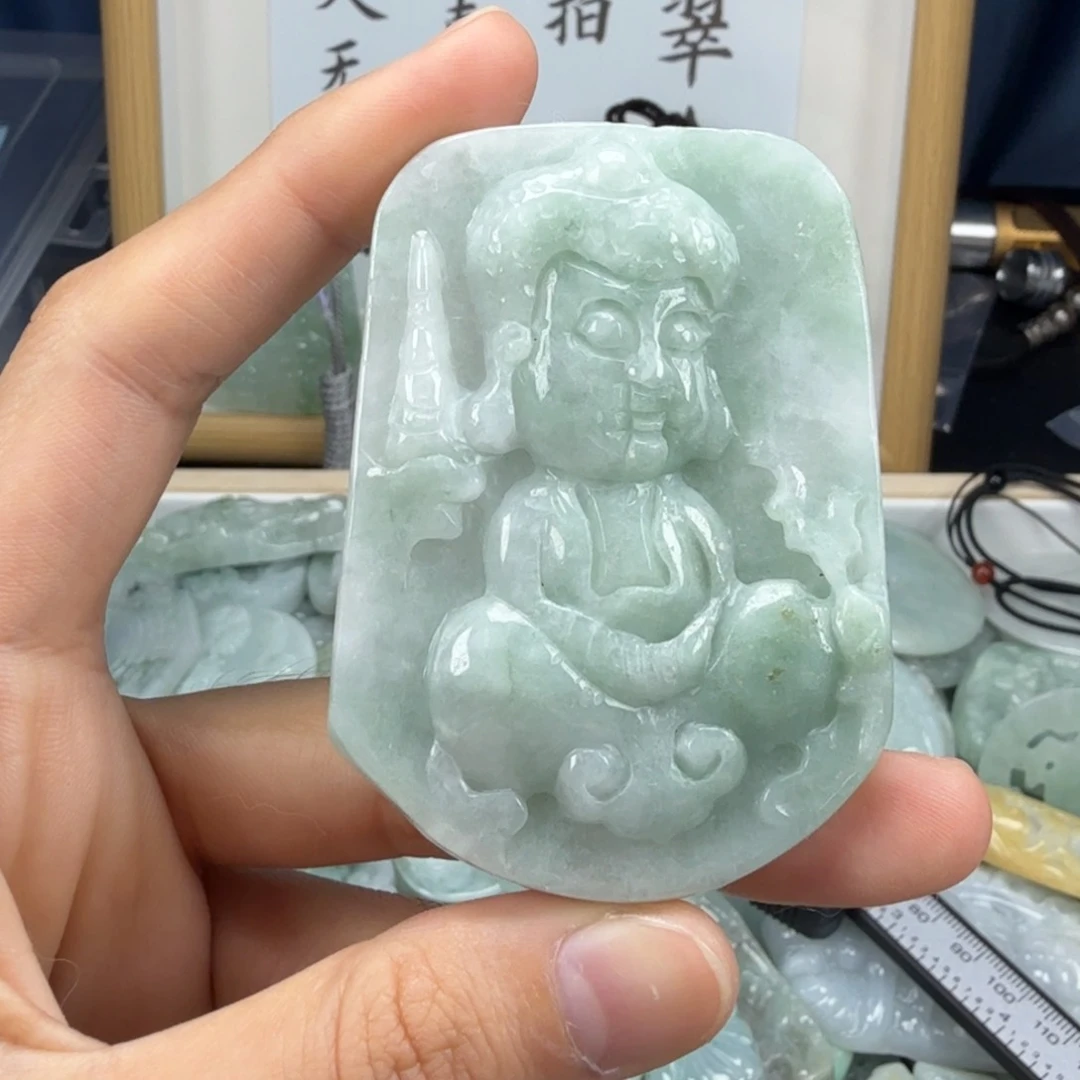 翡翠挂件未镶嵌翡翠