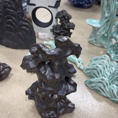 瓷片瑕疵陶瓶。。。。。。。。。。。。。。。。