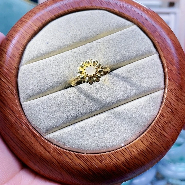 翡翠手镯未镶嵌天然翡翠