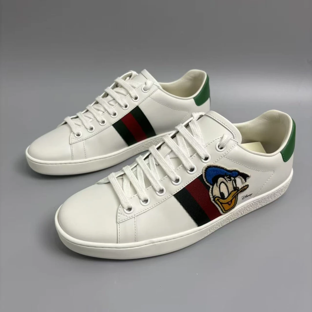 95新 GUCCI/古驰 白色经典唐老鸭刺绣印花休闲板鞋41.5欧码 jx114