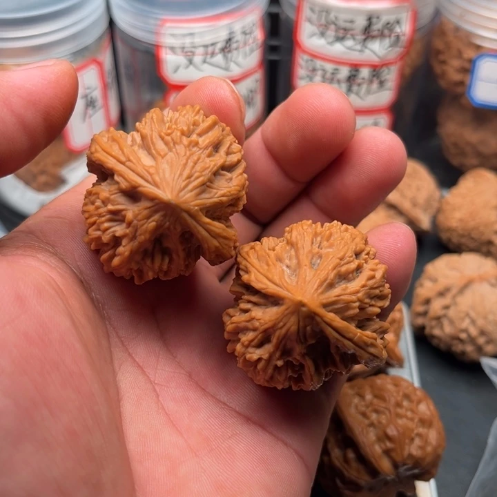 把件文玩核桃鸡心