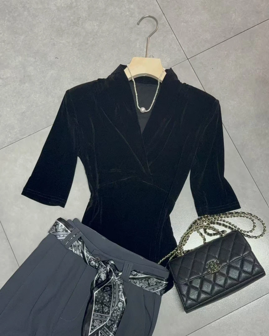 巨显瘦雪花绒收腰中袖上衣