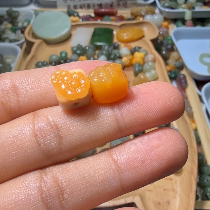 和田玉未镶嵌珠宝半成品鹰**扬