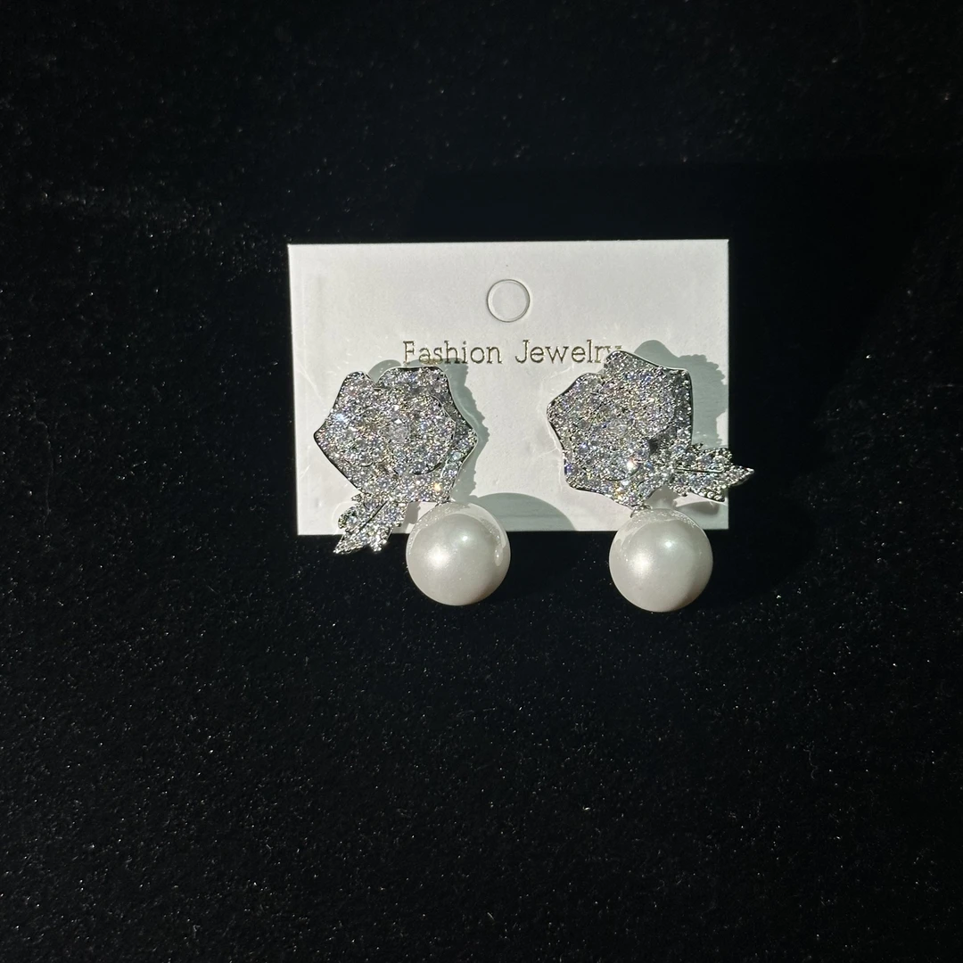 铜合金锆石耳饰 设计玫瑰花满锆耳环女轻奢闪钻水晶耳钉新娘宴会