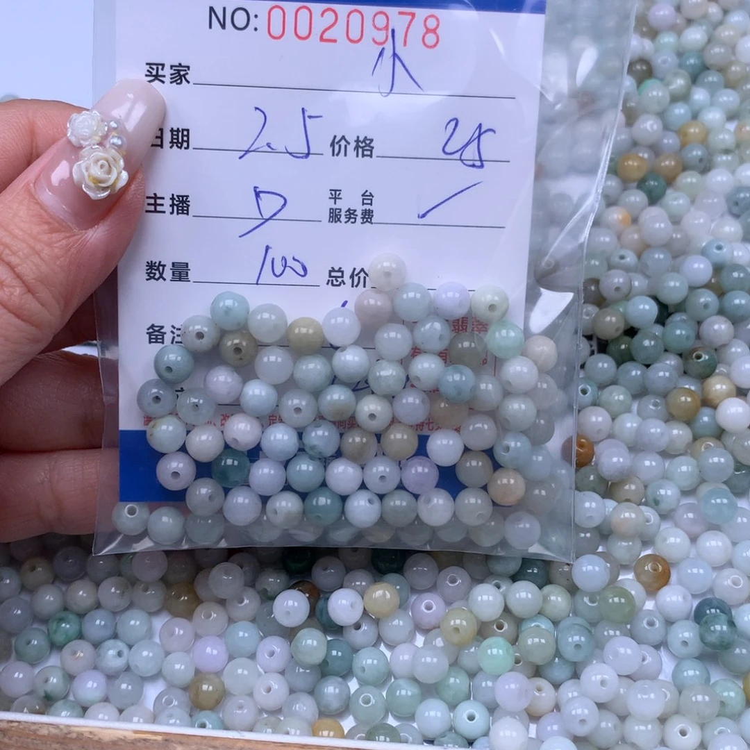 翡翠手链足铂镶嵌小**?