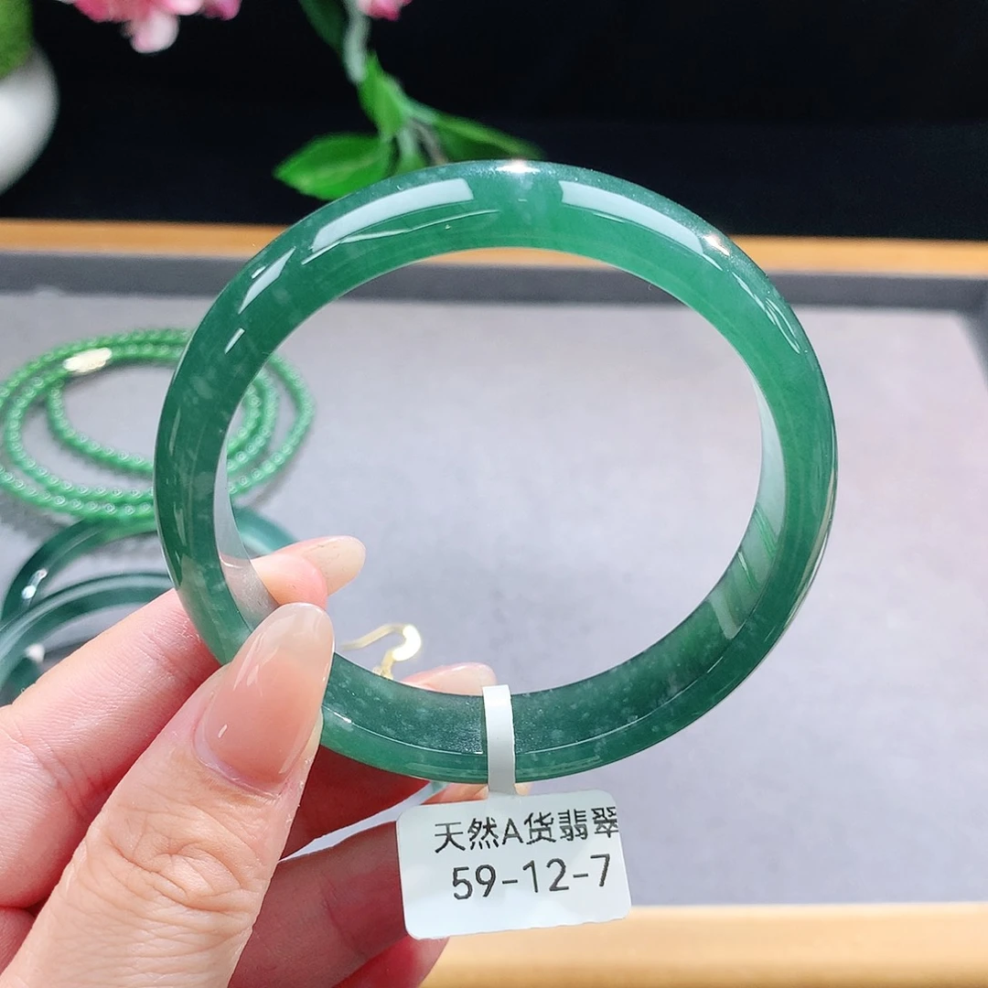 未镶嵌手镯（圆镯）翡翠