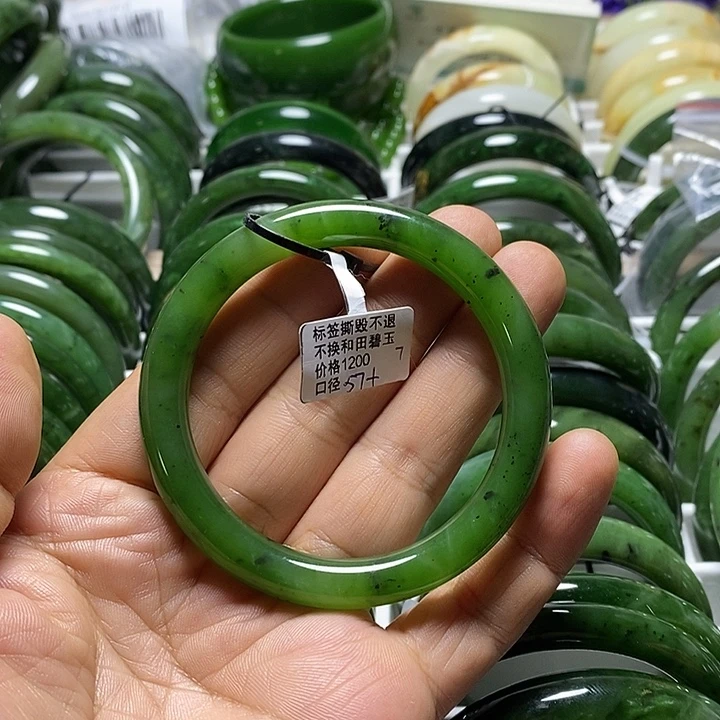 和田玉（碧玉）未镶嵌手镯圆条阳绿57口径