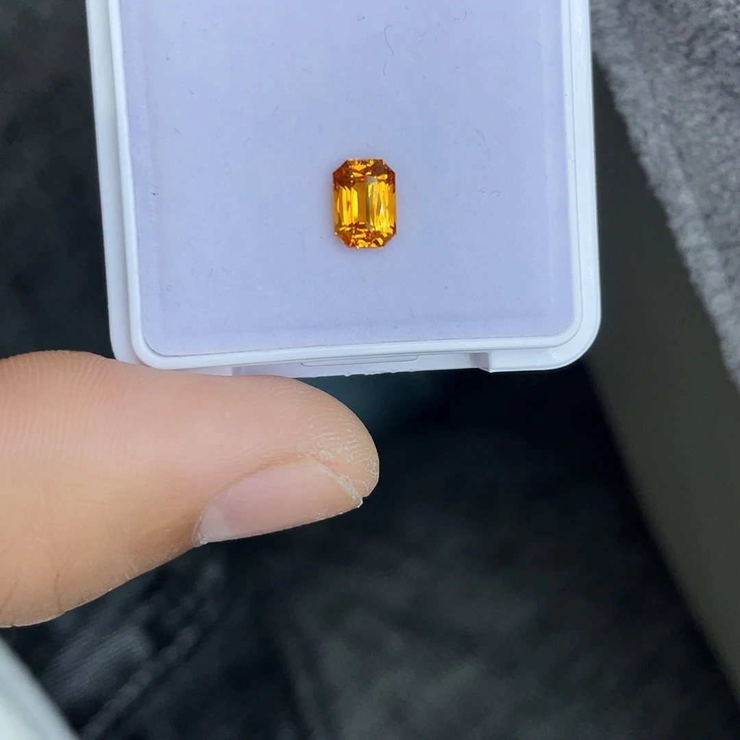 裸石蓝宝石1.327Ct。