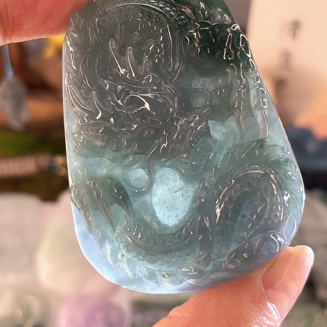 翡翠未镶嵌颈饰龙牌