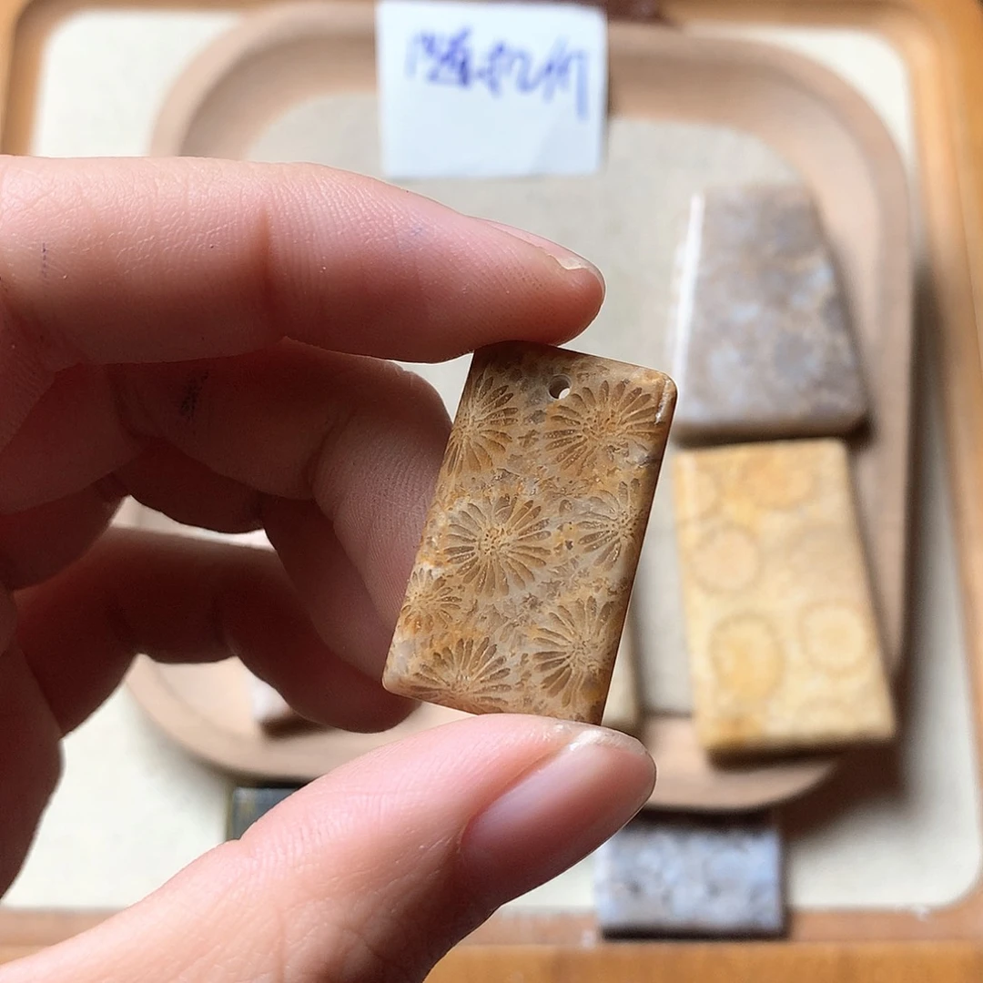 石英质玉颈饰未镶嵌俊*