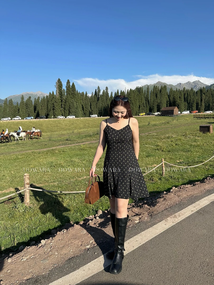 现货8957X大婉酱肉肉微胖定制【 黑屿葵】调节肩带打揽碎花连衣裙