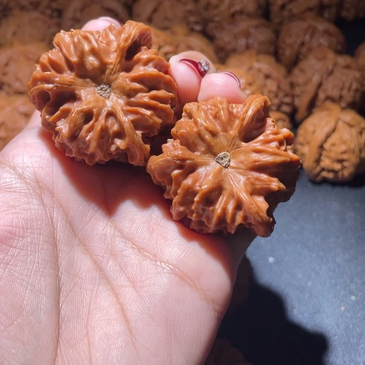 欢***驴文玩核桃吊坠大龙