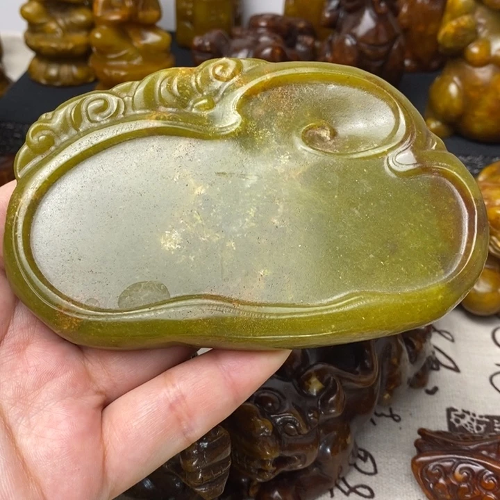 未镶嵌蛇纹石玉颈饰
