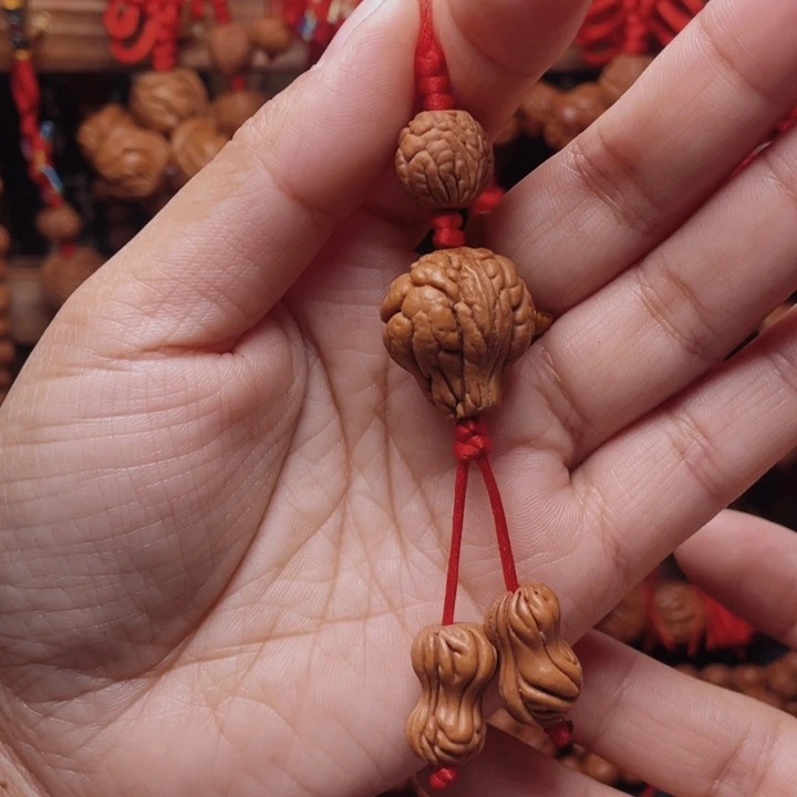 木质类龙纹桃枭挂件