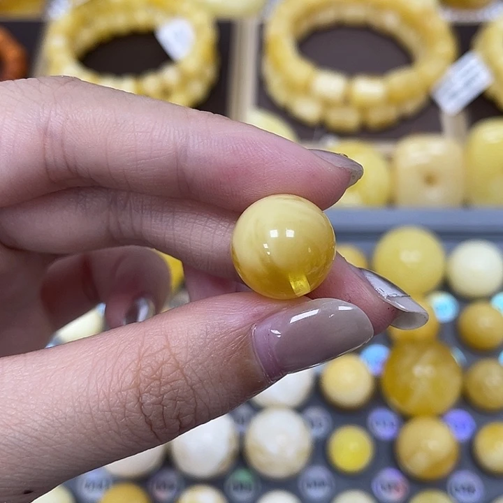 琥珀未镶嵌裸石14mm瑕 265