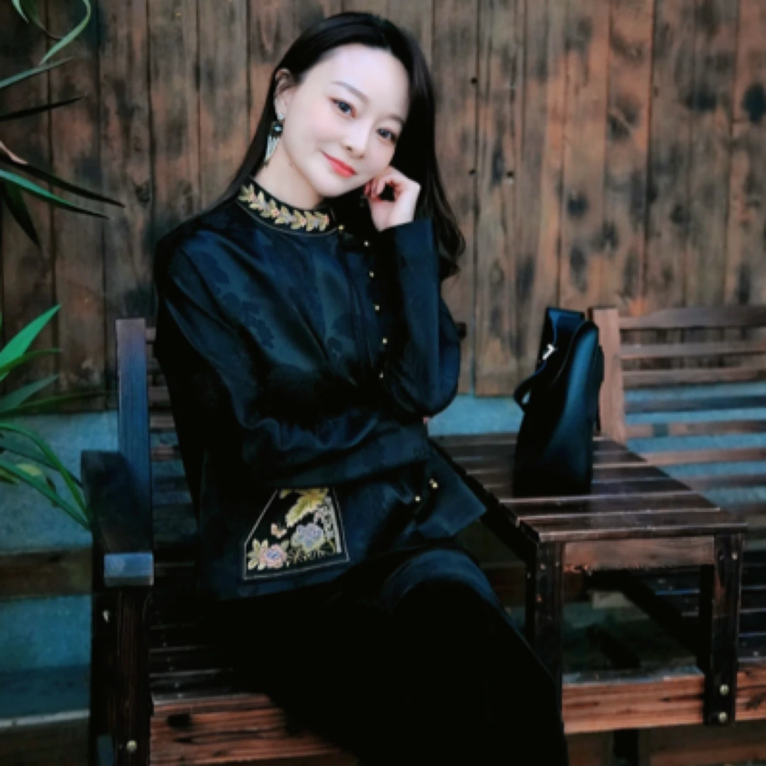 全新未使用  【紫薇推荐】朱墨黑刺绣提花新中式上衣