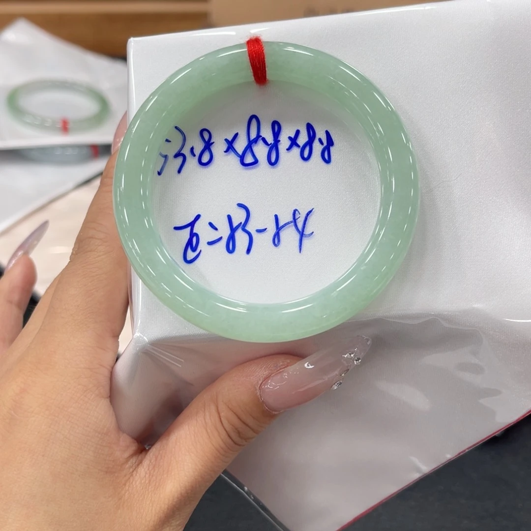 翡翠手镯未镶嵌E***e翡翠