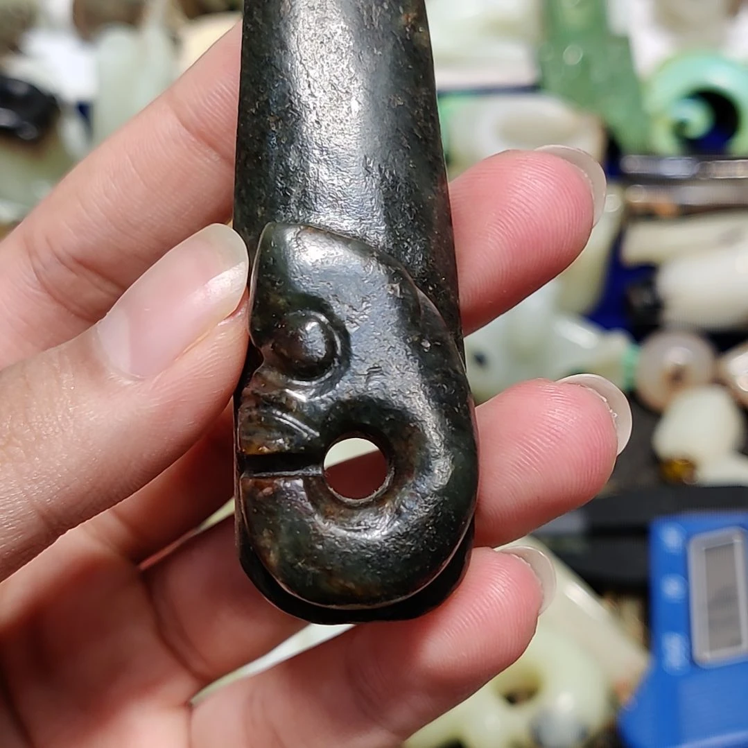 透闪石质玉未镶嵌颈饰