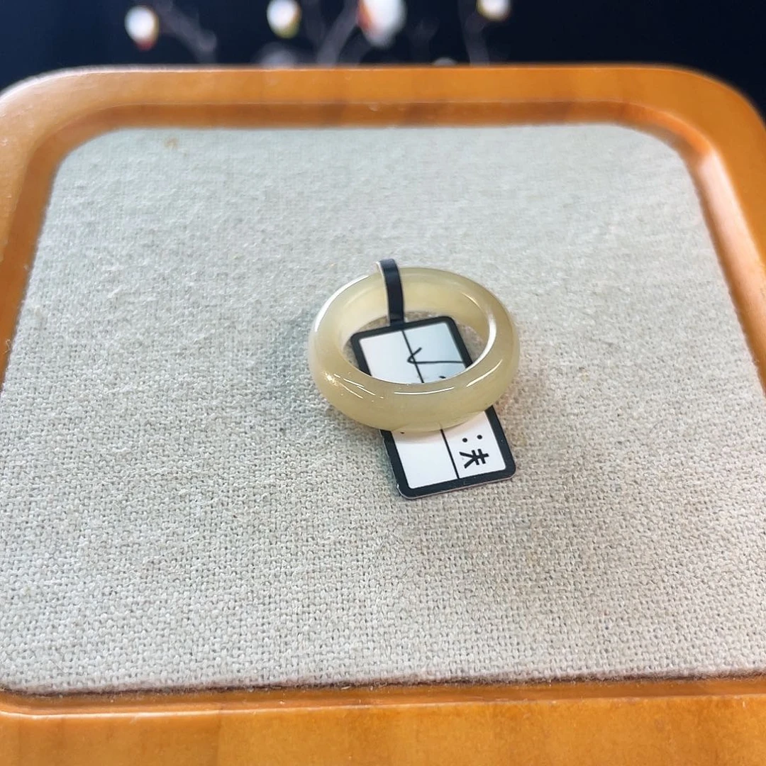 和田玉未镶嵌戒指c10。浅糖小圆条。17.1。不退换