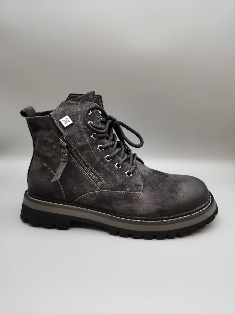 K11（瑕疵鞋介意勿拍）男士时尚百搭复古户外鞋