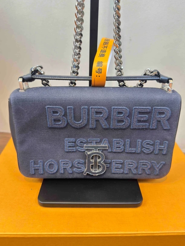 99新 BURBERRY/博柏利 经典单宁字母斜挎包 /b0019