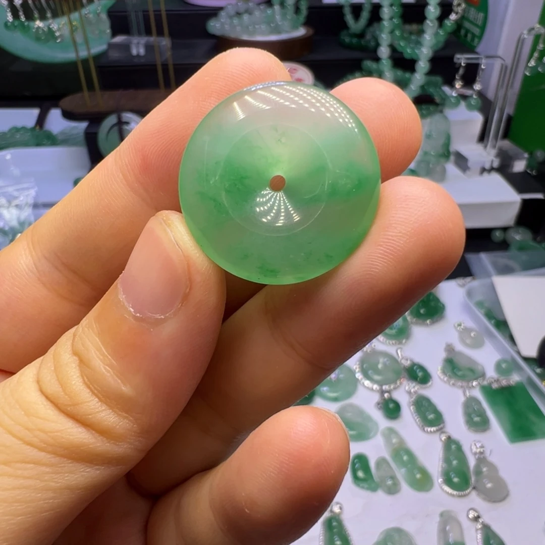 石英质玉（非洲翠）未镶嵌颈饰