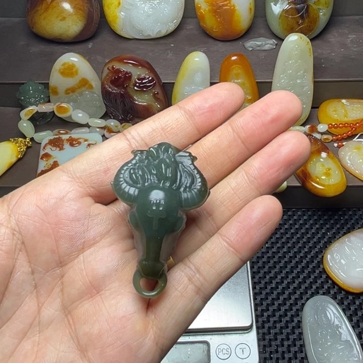 和田玉未镶嵌颈饰