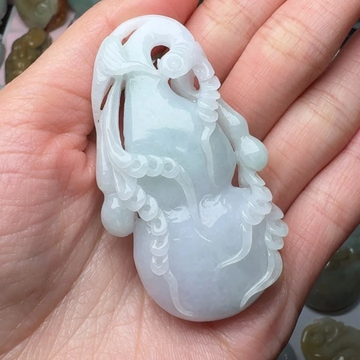 翡翠未镶嵌颈饰大