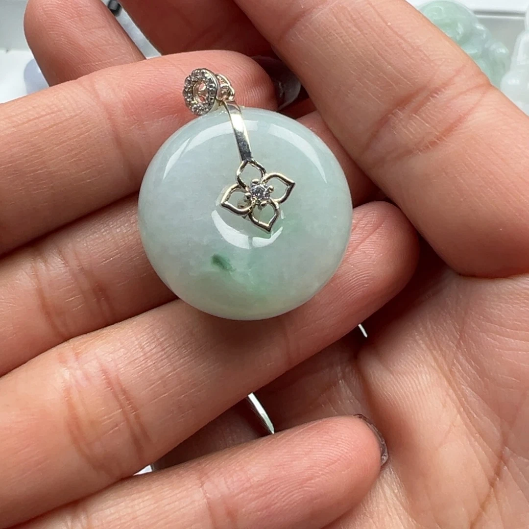 翡翠颈饰未镶嵌面包扣