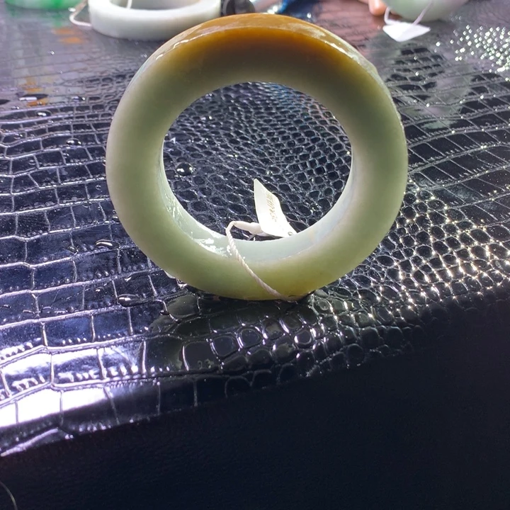 定制翡翠未镶嵌手镯