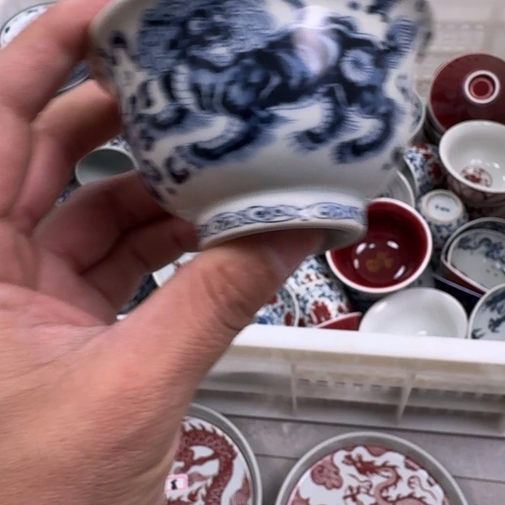 摆件青花狮子压手杯