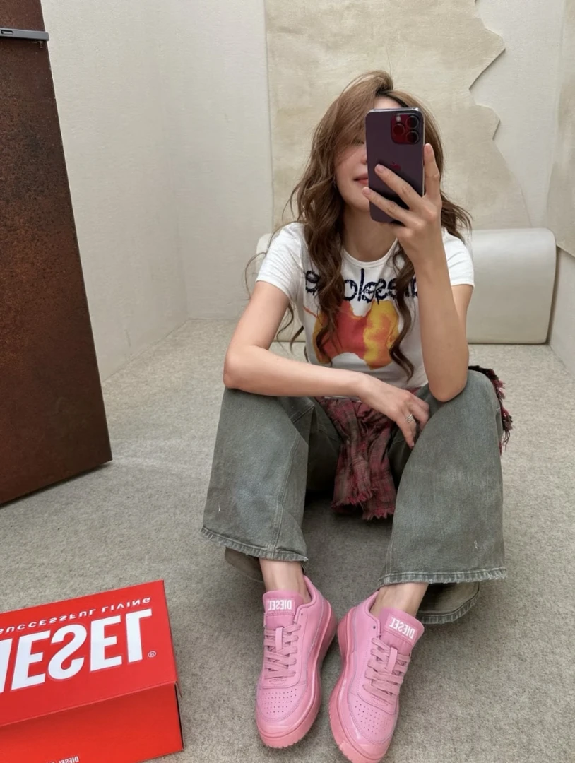 正确版-25新款涂鸦苹果印花字母纯色紧身圆领短袖辣妹T恤女