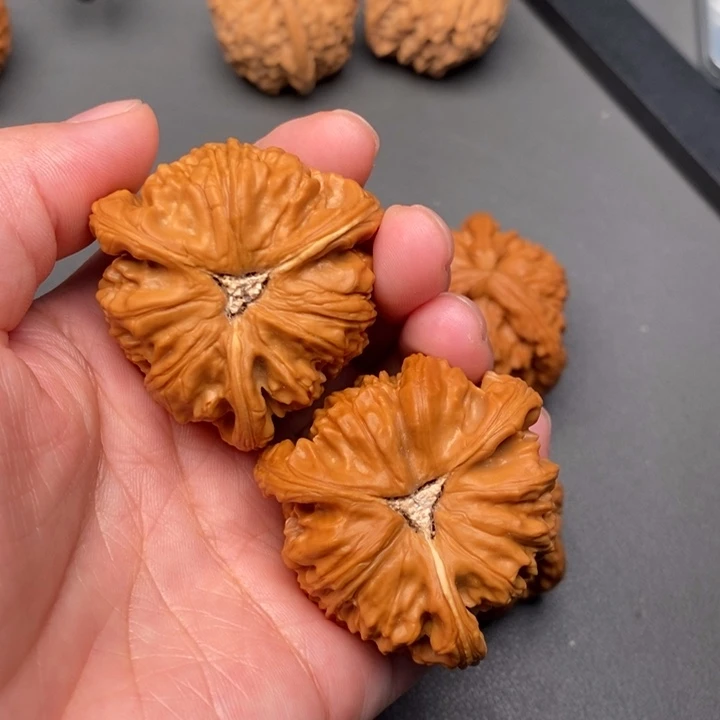 文玩核桃吊坠搁***?