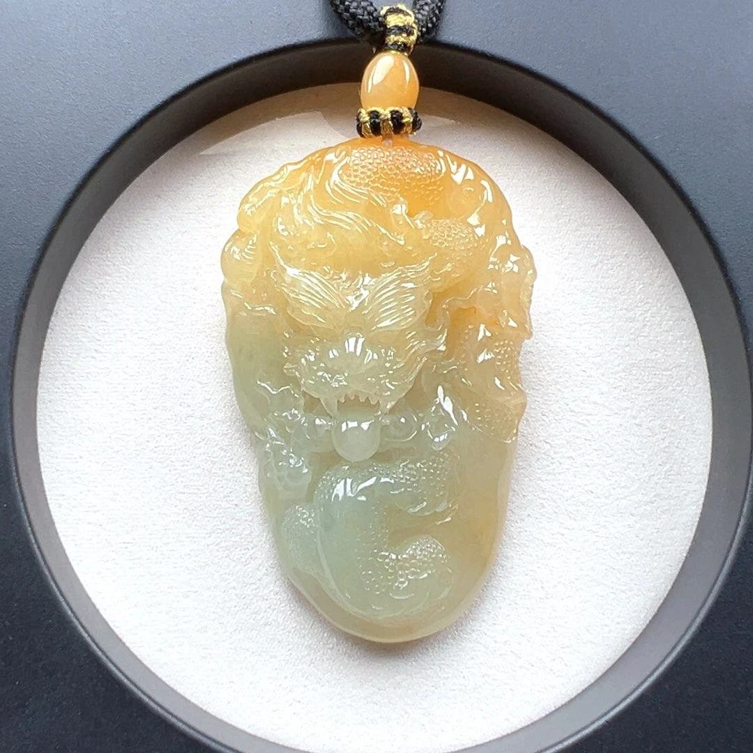 翡翠未镶嵌颈饰龙