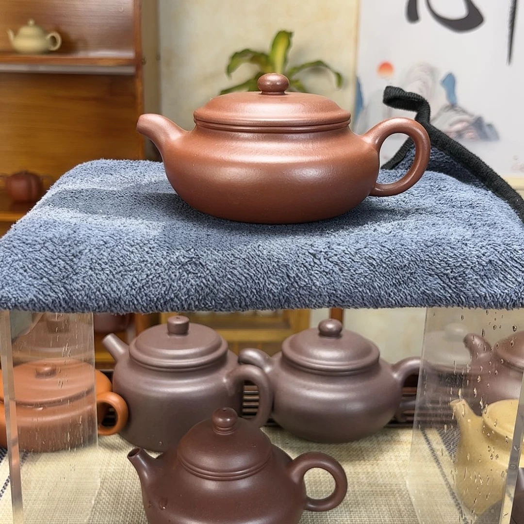 紫砂茶壶像****由宜兴紫砂