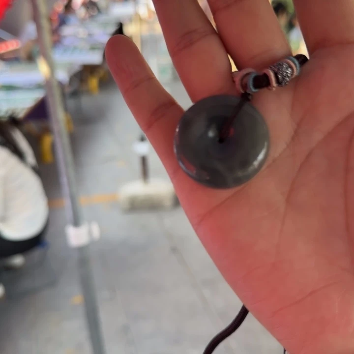 和田玉未镶嵌颈饰青花平安扣