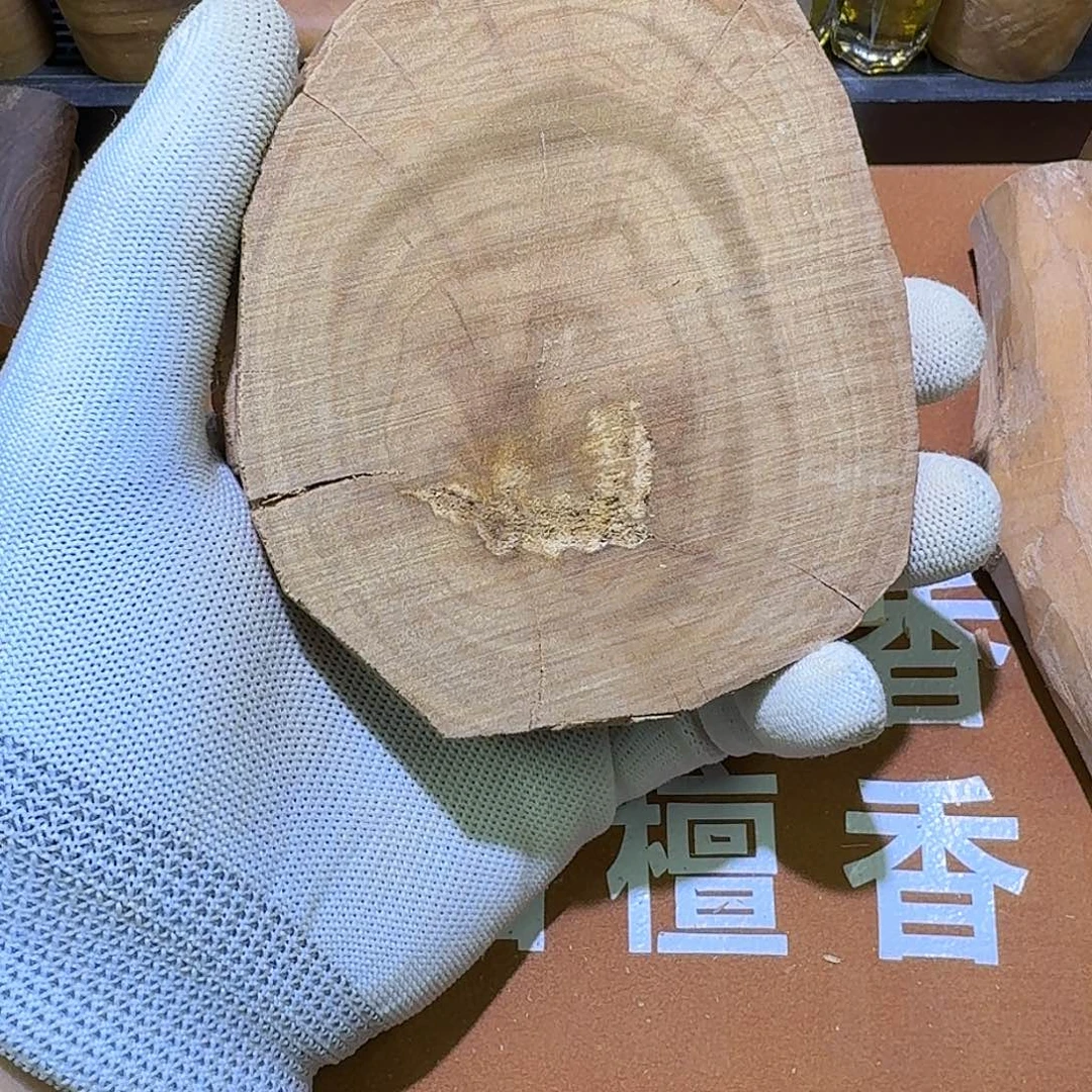 檀香木老山檀香虫漏原料约110g