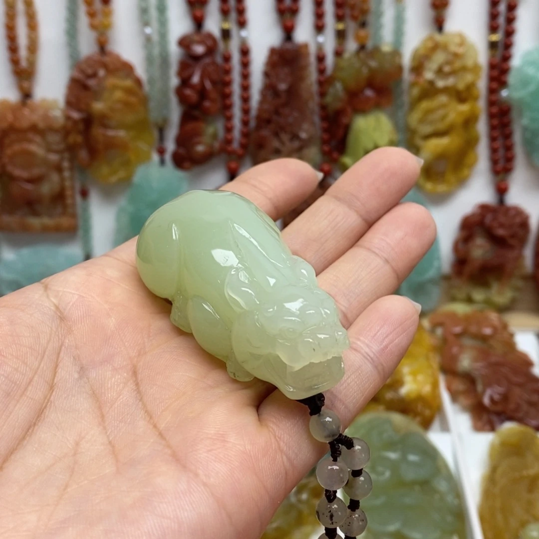 蛇纹石玉未镶嵌颈饰