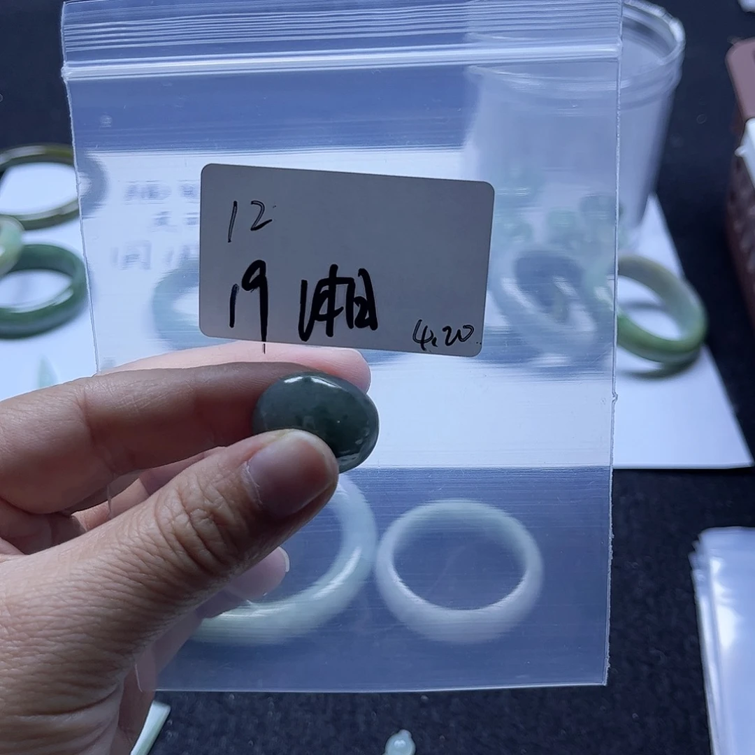 翡翠未镶嵌颈饰湘*子不