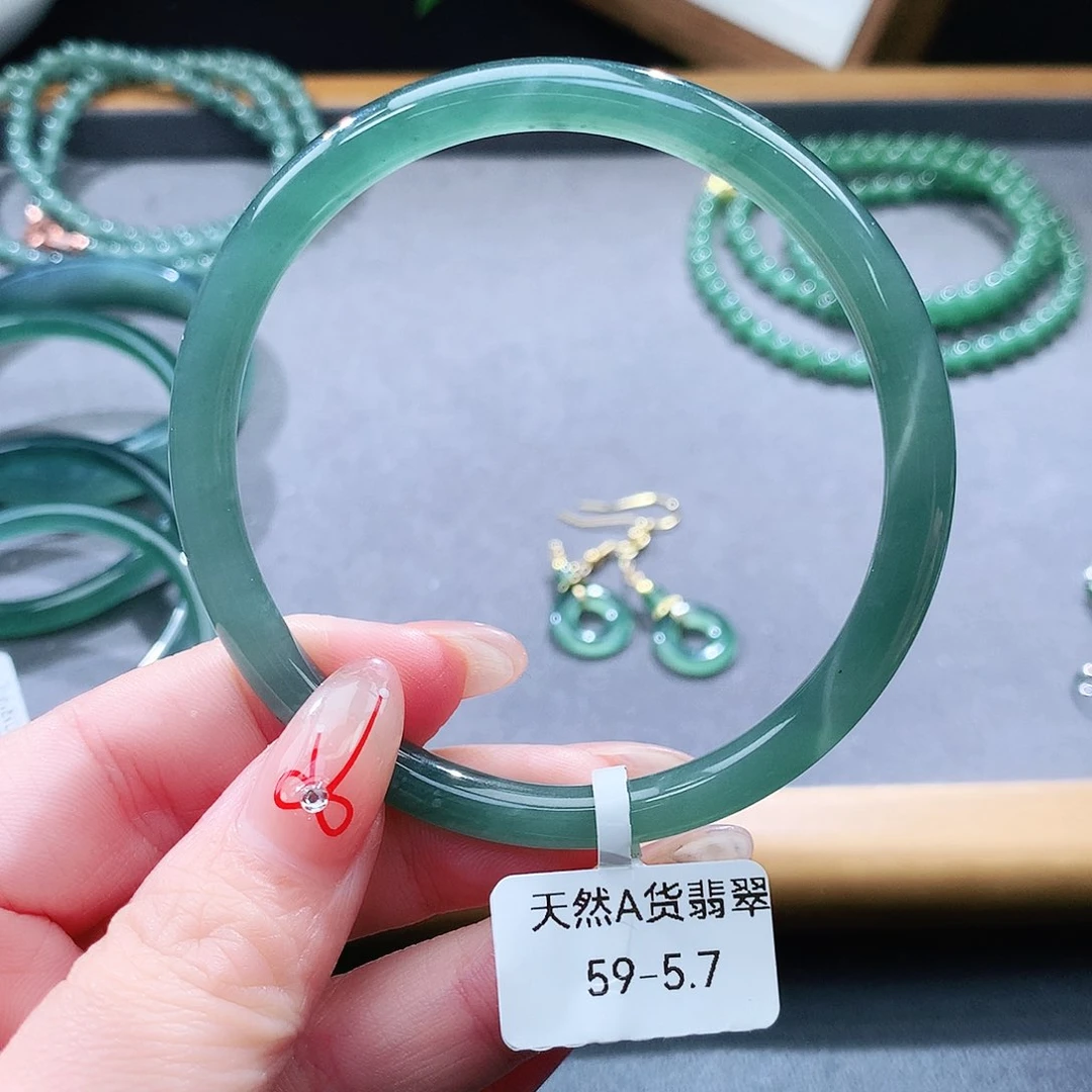 翡翠手镯（圆镯）未镶嵌