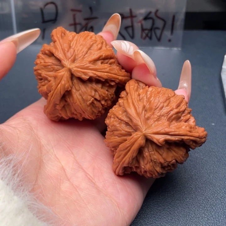 小***哥文玩核桃吊坠白狮子