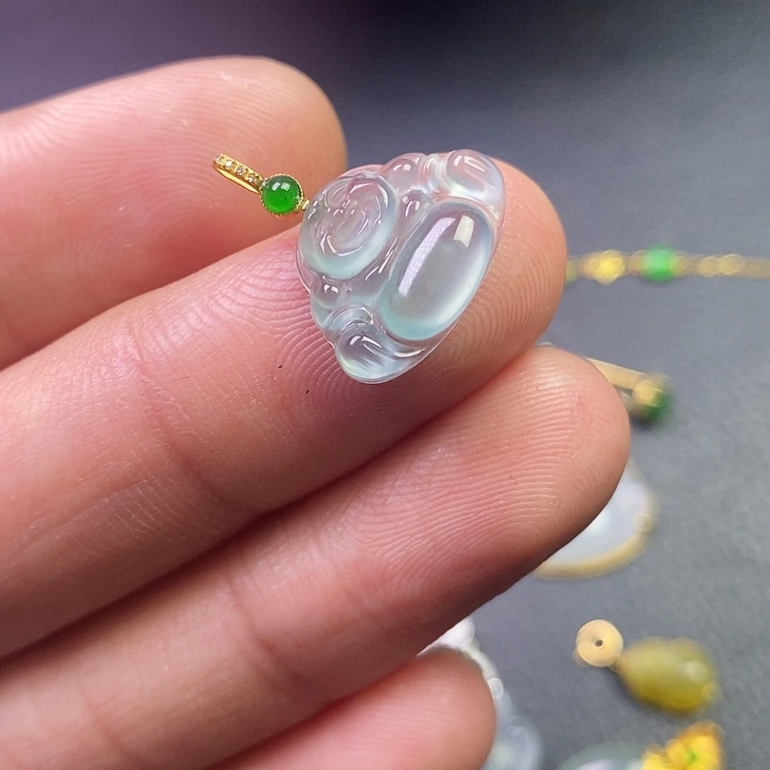 颈饰18K金镶嵌翡翠