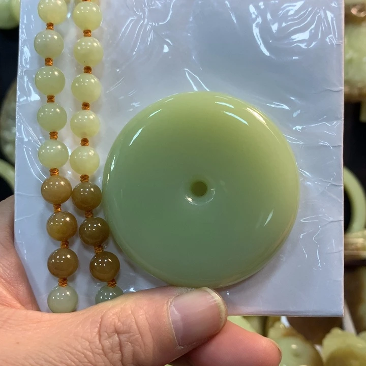 和田玉挂件未镶嵌光****者