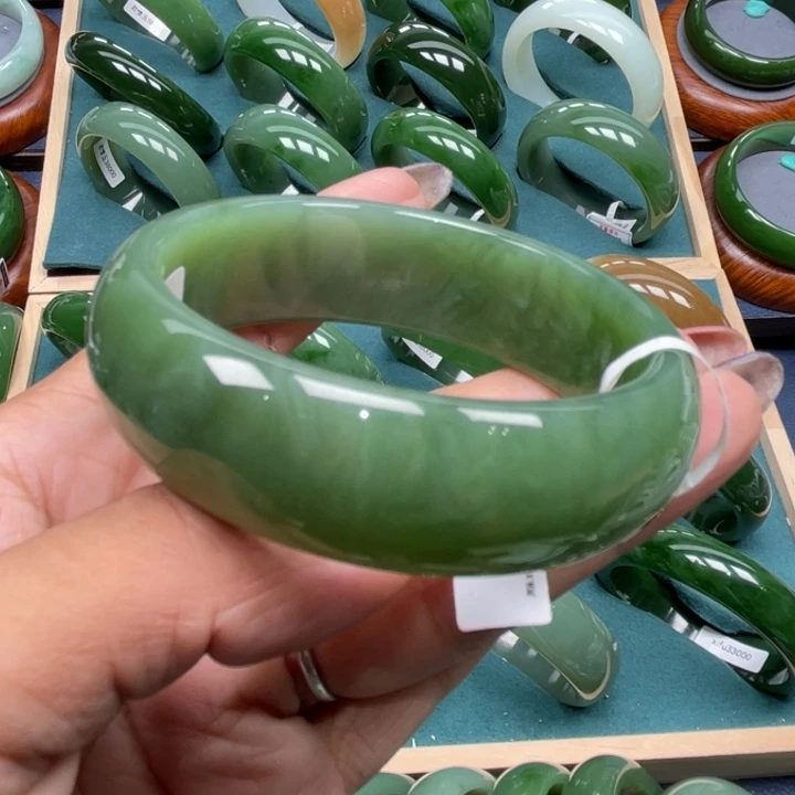 未镶嵌手镯和田玉（碧玉）