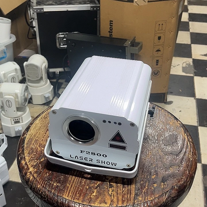 8新  不包邮激光灯一台价