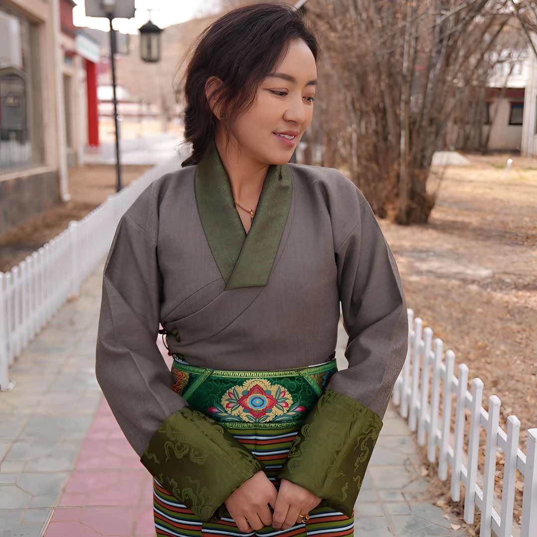 民族服装毛料传统藏袍拉萨服秋冬款民族风藏式女款传统好看更美丽